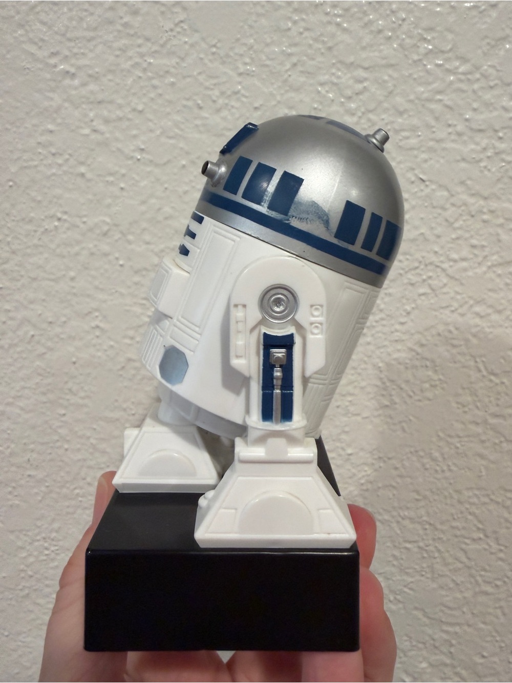 Star Wars R2-D2 Candy Dispenser 2012 - Picture 2 of 8
